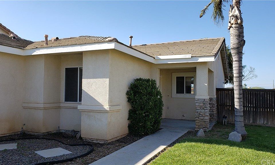 1st image of 26992 Hanford St