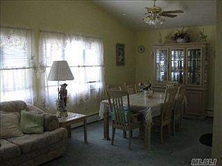 4th image of 496 Nassau Ave