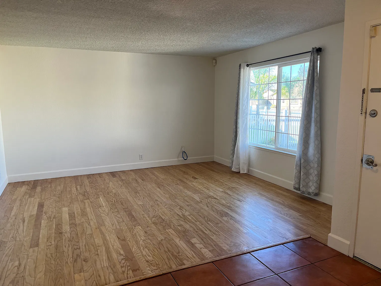 3 bed, 1170 sqft, $2,400 — Photo 2