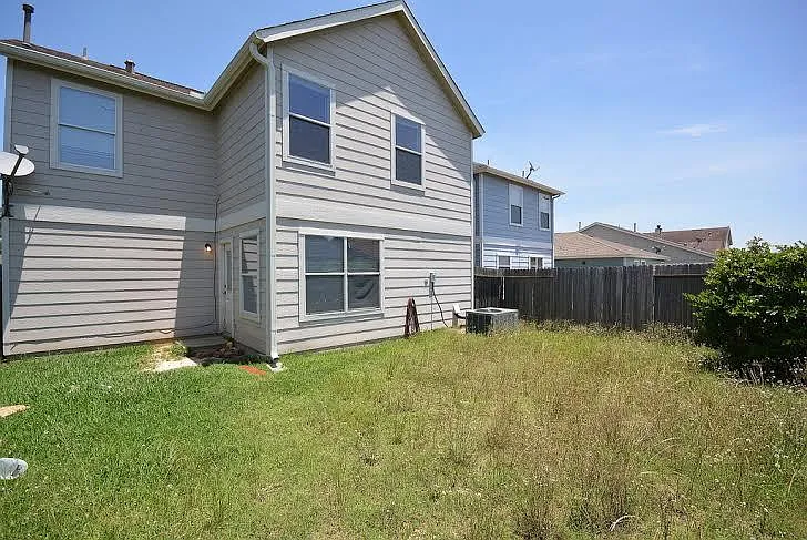 8106 Arrington Forest Ln — Photo 18
