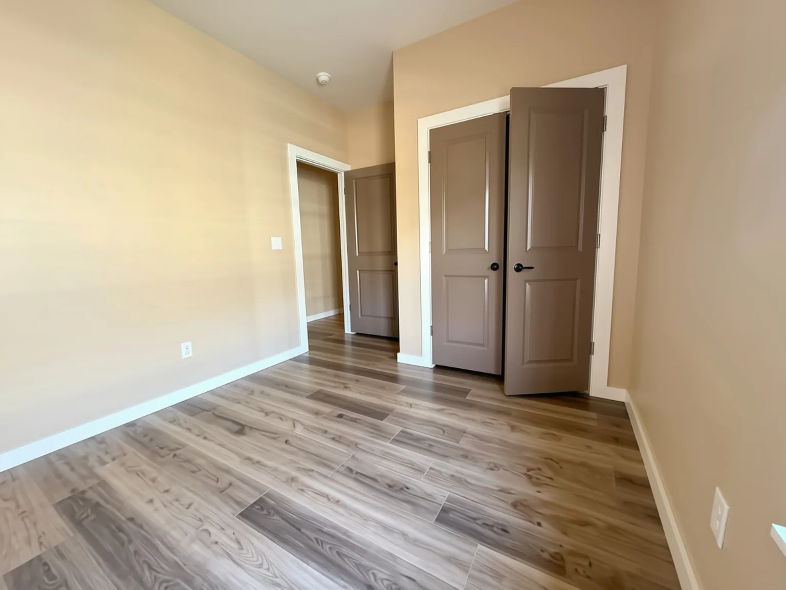 3 bed, 1110 sqft, $1,380 — Photo 3