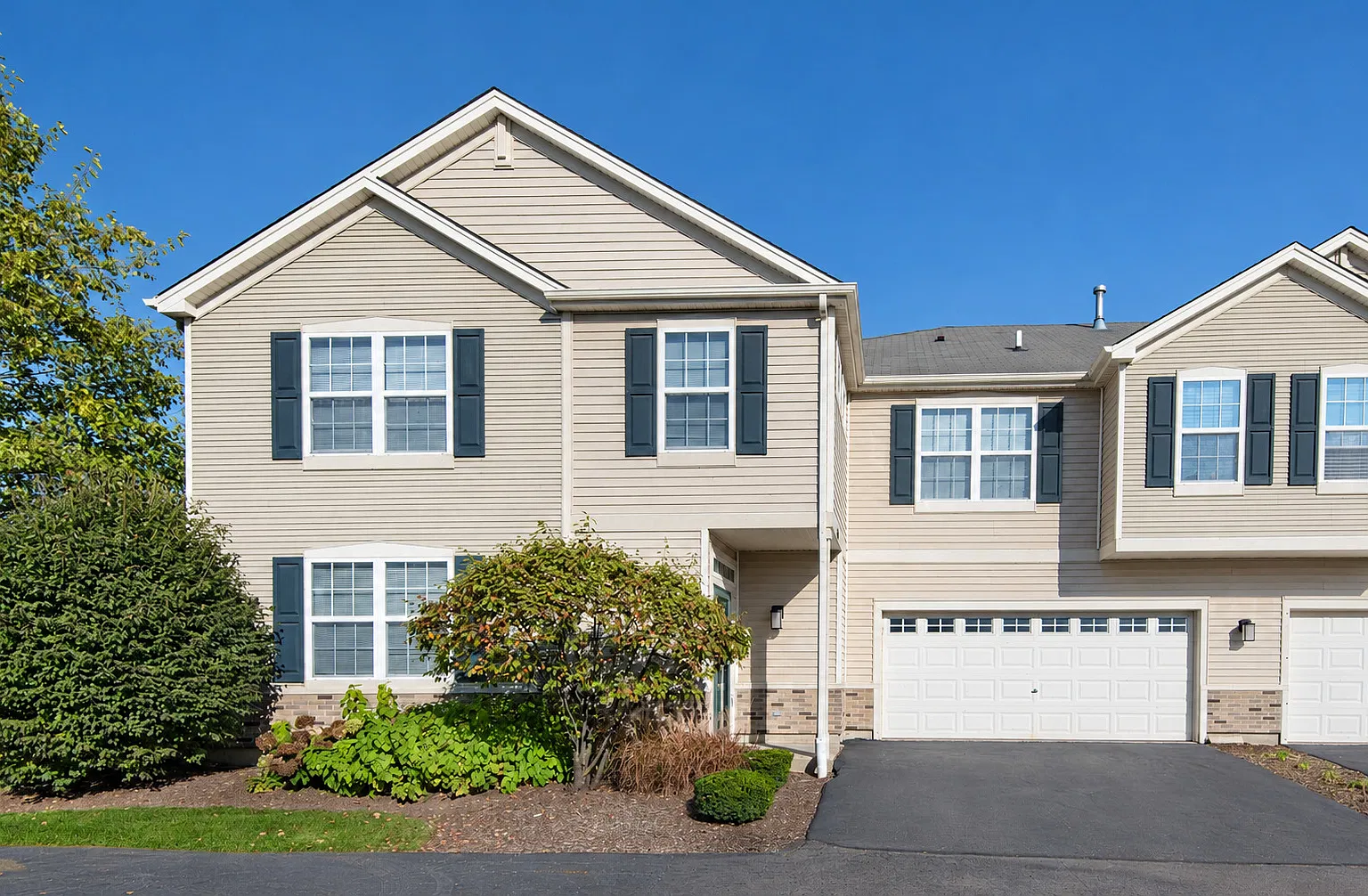 3 bed, 1.5 bath, 1646 sqft, $2,250 — Photo 1