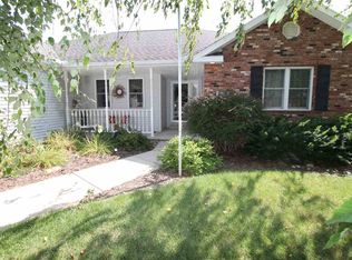 2500 Arlington Cir, Pekin, IL 61554