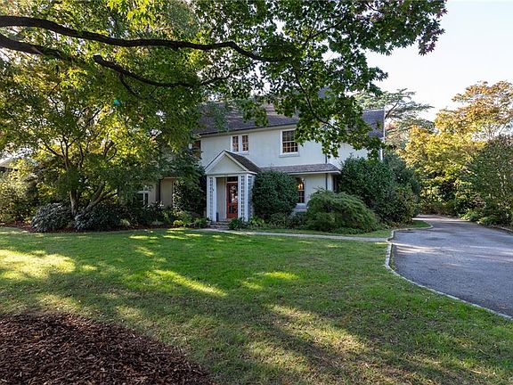 2nd image of 316 Oak Ln