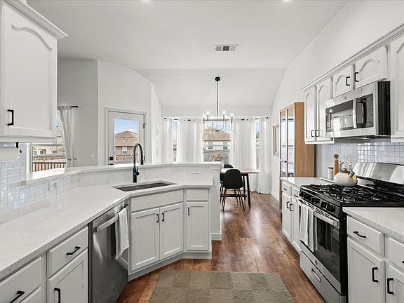 4th image of 135 Langely