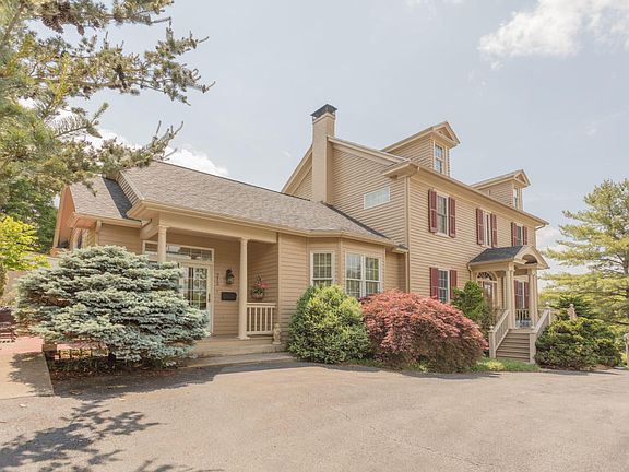 2nd image of 212 Barclay Ln