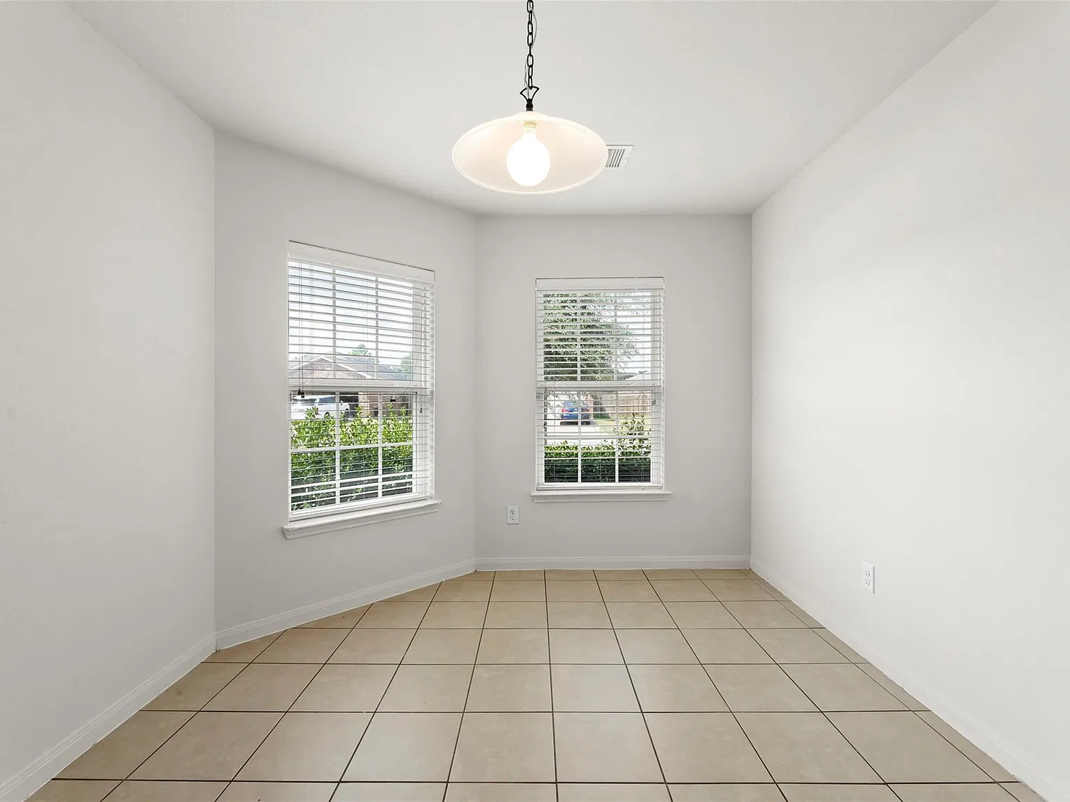 3 bed, 2.0 bath, 1894 sqft, $1,950 — Photo 4
