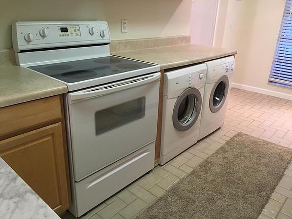 Eat-in Kitchen