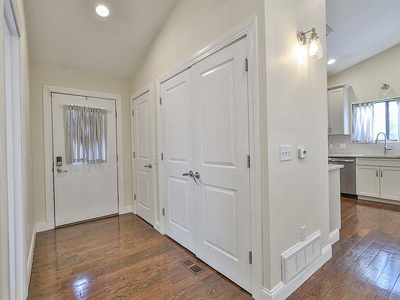 4th image of 1 Evergreen Cir