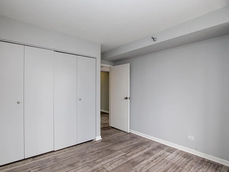 33 W Delaware Pl #19A — Photo 17