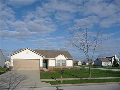 915 Millbrook Dr photo 1