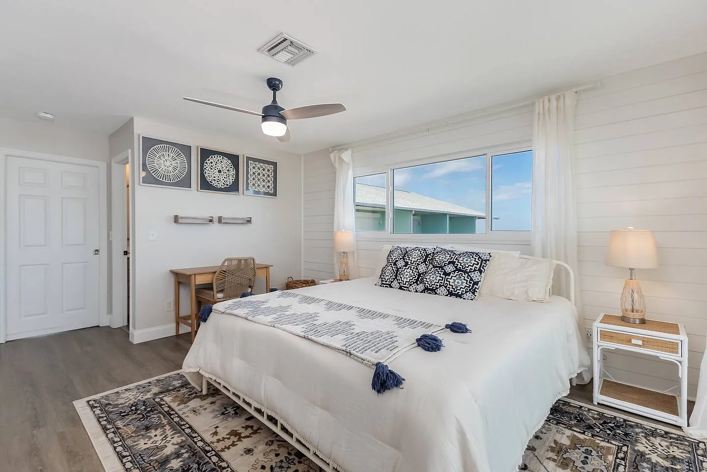 2 bed, 2.5 bath, 1290 sqft, $4,950 — Photo 3