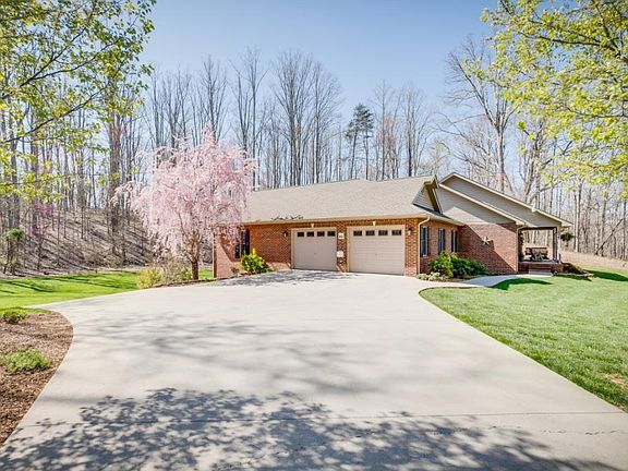 3rd image of 201 Southwood Dr
