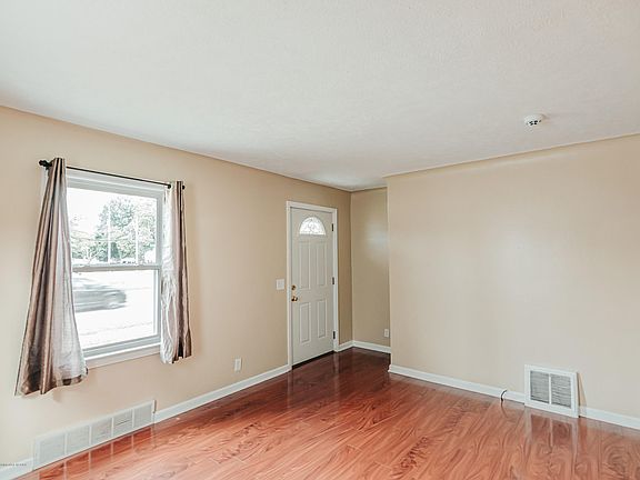 3rd image of 1709 W Saginaw St