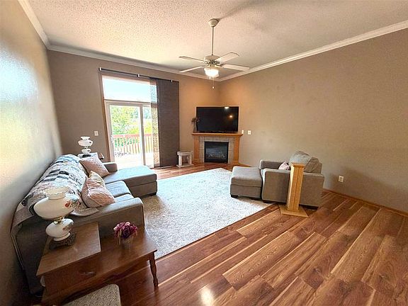 5th image of 90 Sinnott Pl