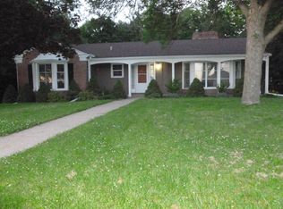 9332 N Pine Tree Rd, Peoria, IL 61615