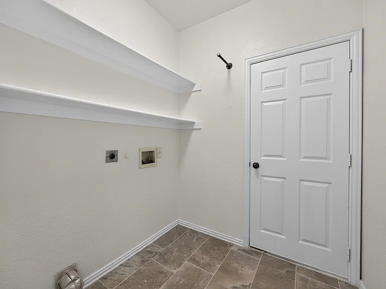 1521 Stanford Dr — Photo 8