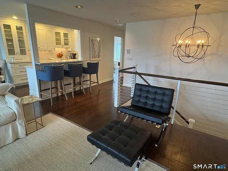 1 Island Dr #9 — Photo 10