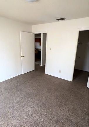 4th image of 1075 W Vanderbilt St