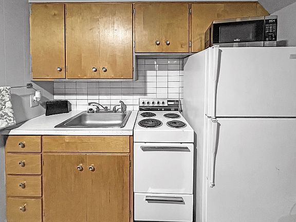 3rd image of 208 2nd St SE #8