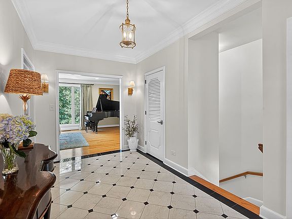 5th image of 3828 Somerset Dr