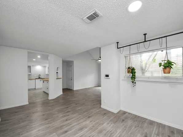 6601 Sands Point Dr APT 47, Houston, TX 77074