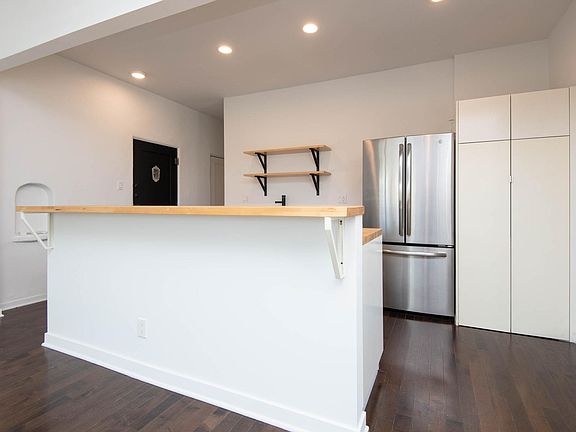 5th image of 418 N Curson Ave APT 208