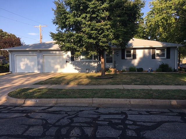 Front of Home--2 CAR GARAGE!!!!