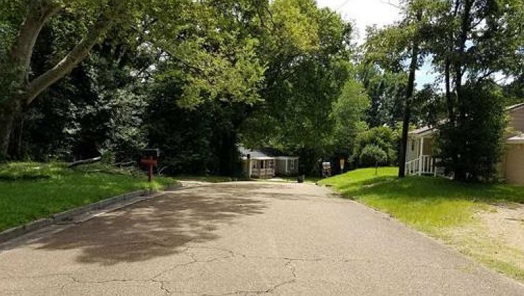 2nd image of 122 Autumn Dr