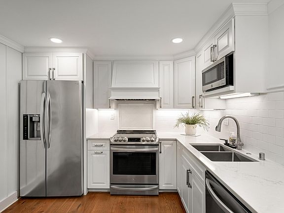 2nd image of 1077 Sibley Memorial Hwy APT 605