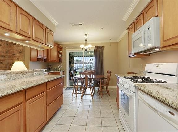 5th image of 285 Sugarpine Dr