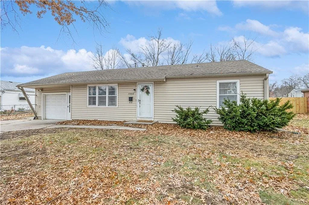 3 bed, 2.0 bath, $3,900 — Photo 3