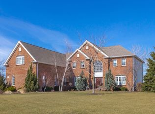 5572 Chancery Rd, Gurnee, IL 60031