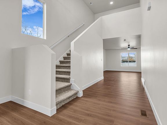 2nd image of 578 W 7th Ave