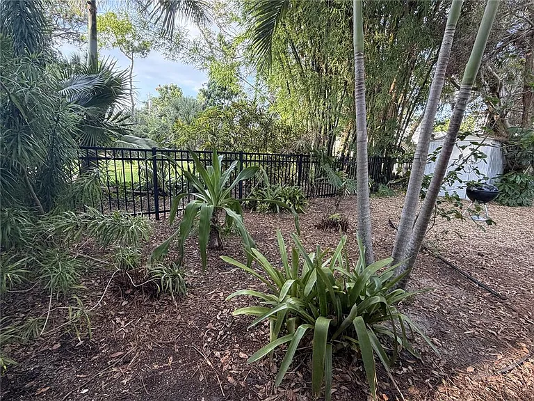 421 Riviera St — Photo 19