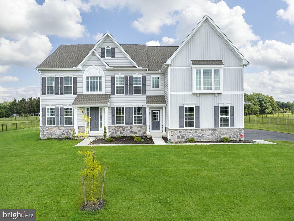 1st image of 128 Ayshire Dr