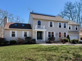 8 Oakstone Way, Westport, MA 02790