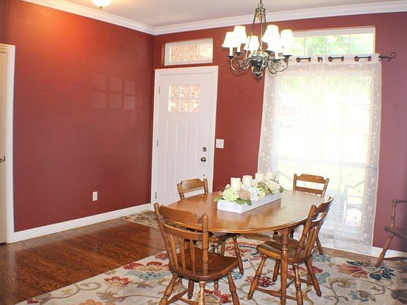 2nd image of 114 Woodcliff Ln