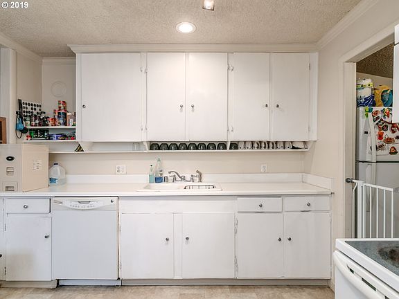 4th image of 5604 NE 38th Ave
