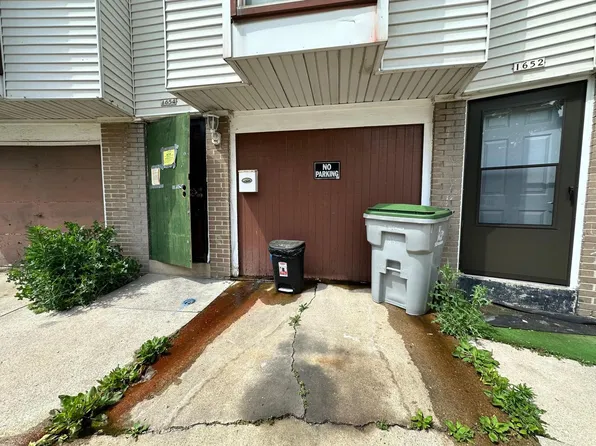 1654 North Mayflower COURT, Milwaukee, WI 53205