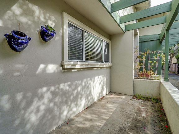 5th image of 689 Roble Ave APT 1A