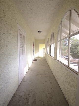 2nd image of 96 Fontainebleau Dr #B