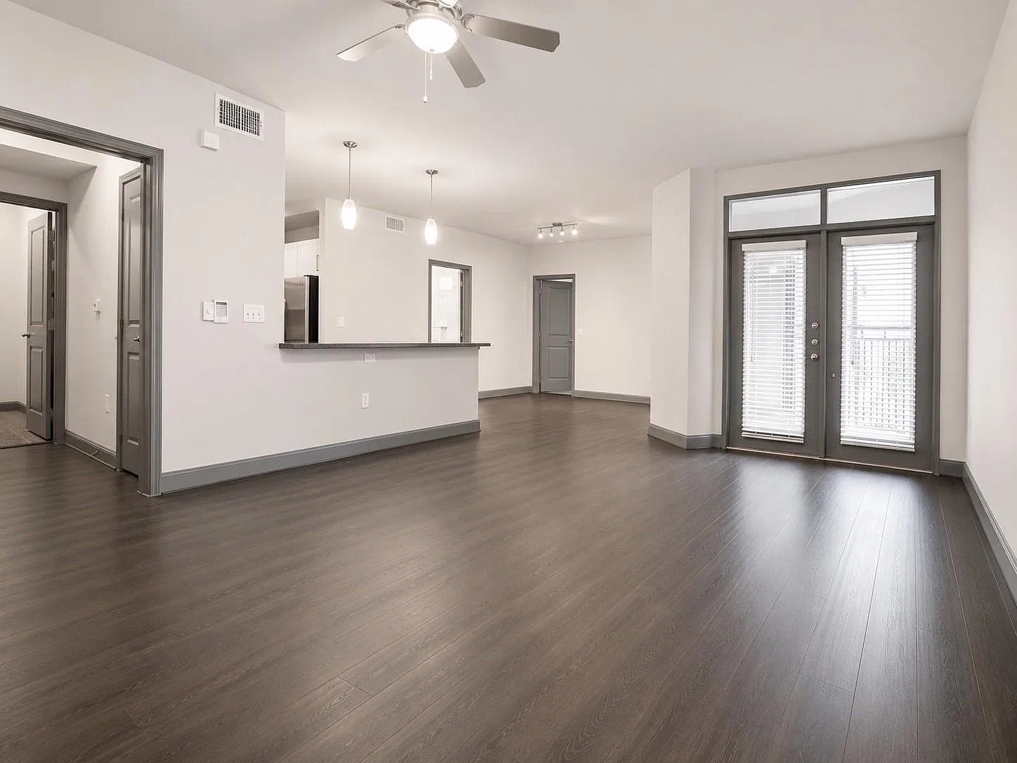1 bed, 1.0 bath, 1133 sqft, $2,085 — Photo 2