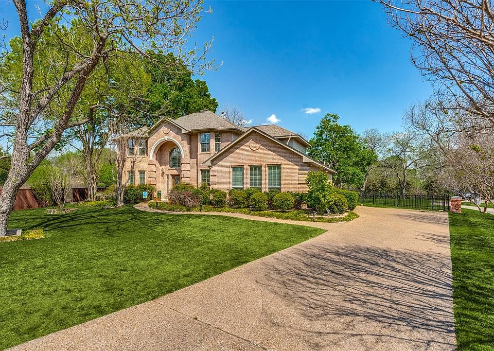 1st image of 2817 Saint Charles Dr