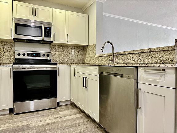 5th image of 15430 SW 82nd Ln APT 633