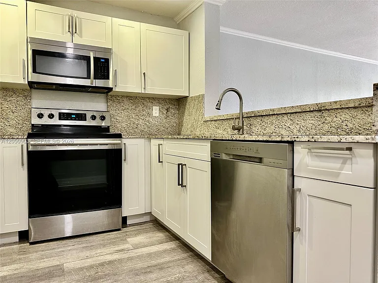 15430 SW 82nd Ln #633 — Photo 5