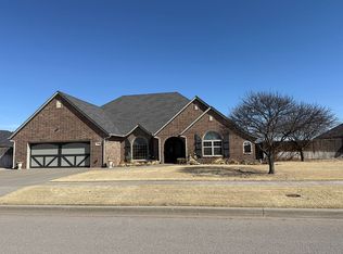 3208 Fairway Dr, Weatherford, OK 73096