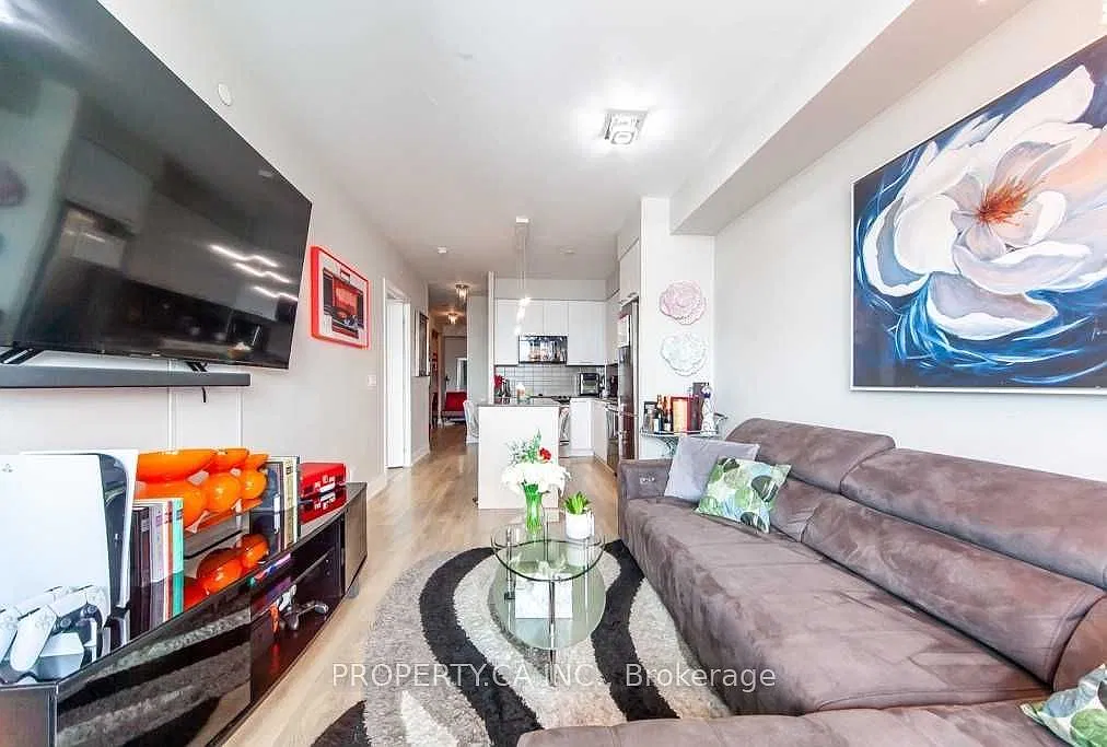 Expression Condos — Photo 2