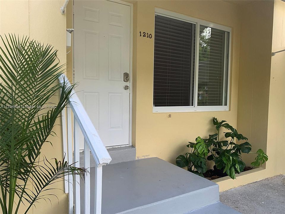 1st image of 1210 NE 132nd St #0