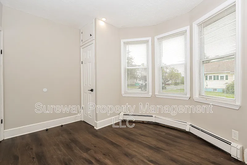 2 bed, 1.0 bath, $1,750 — Photo 2